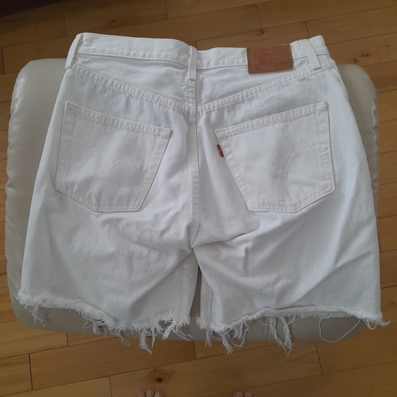 Levi's White Jean Shorts with Pink and Green Graphics - Picture 3 of 5